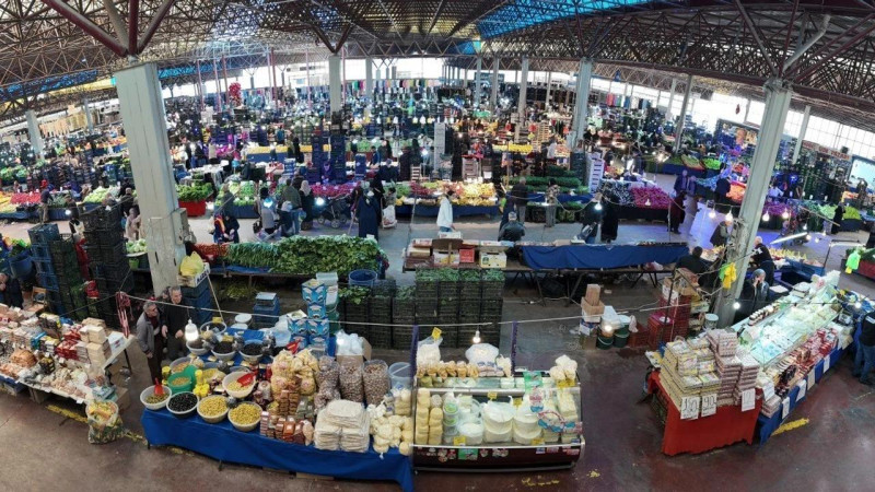 Mehmet Demir’den Hendek pazarcı esnafı için çağrı: “İddialar ciddiyetle ele alınmalı, mağduriyetler giderilmeli”