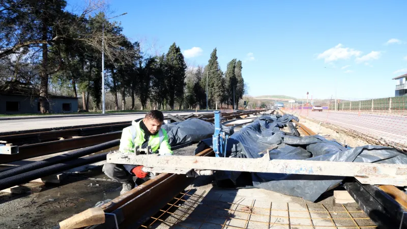 Kocaeli'de raylar Kartepe’ye doğru döşeniyor