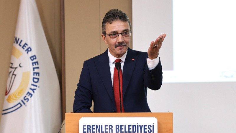 Ali Dilmen İlkokulu öğrencilerini belediyede misafir eden Erenler Belediye Başkanı Şenol Dinç,