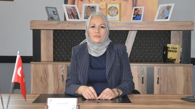 Aslı Çam’dan Kadir Gecesi Mesajı