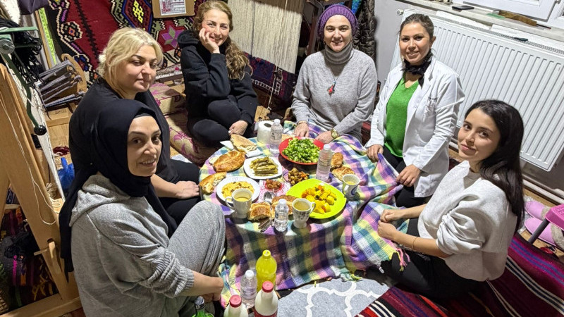 Serdivan Halk Eğitim Merkezi öğrencileri iftarda buluştu