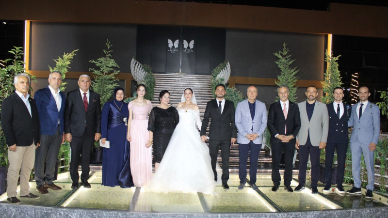 Melike ve Şükrü görkemli düğünle hayatlarını birleştirdi