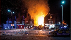 İngiltere Panikte, Leicester şehrinin Hinckley Road bölgesinde büyük patlama!