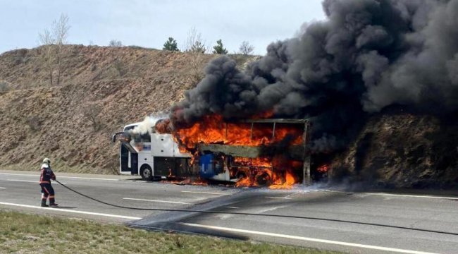 Ankara'da faciadan dönüldü! Yolcu otobüsü, alev alev yandı