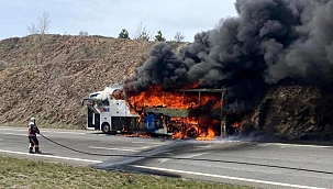 Ankara'da faciadan dönüldü! Yolcu otobüsü, alev alev yandı