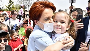 İYİ Parti Genel Başkanı Akşener, 23 Nisan'ı çocuklarla kutladı