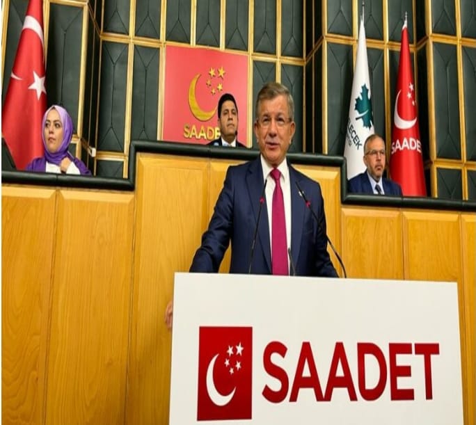 SAADETLEŞEN GELECEKLİ DAVUTOĞLU'NUN ÇÖKÜŞÜ SÜRÜYOR.