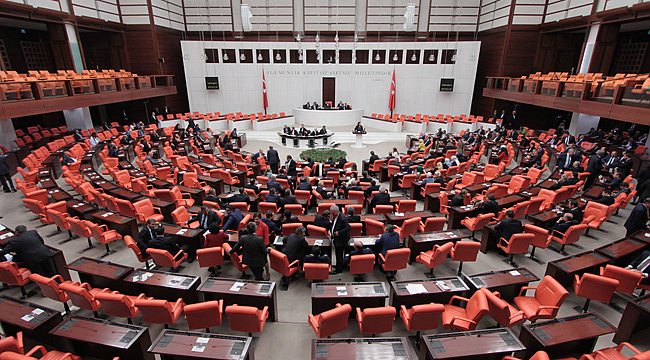 AK Parti 35 maddelik kanun teklifini TBMM Başkanlığı'na sundu