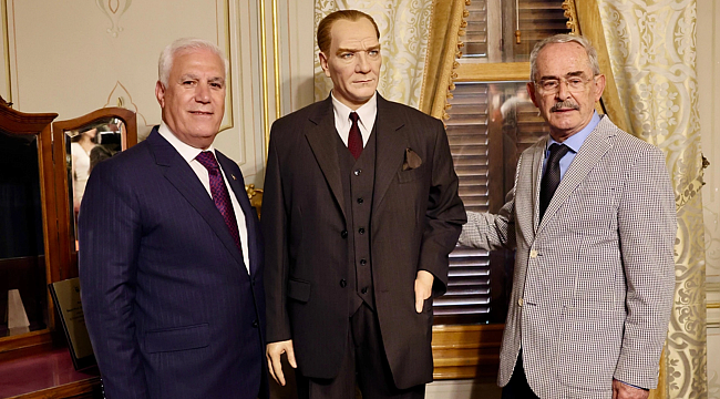 Atatürk'ün balmumu heykeli, Bursa Hünkâr Köşkü'nde