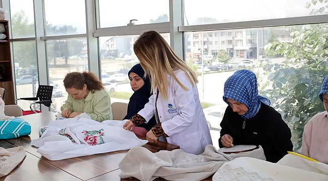 Sakarya'da Sanat ve Meslek Edindirme Kursları kursiyerlere kendi ürünlerini üretmesinde olanak sağlıyor