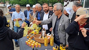 Sakaryalı Arıcılar Dünya arıcılar gününü öğrencilerle birlikte kutladılar.