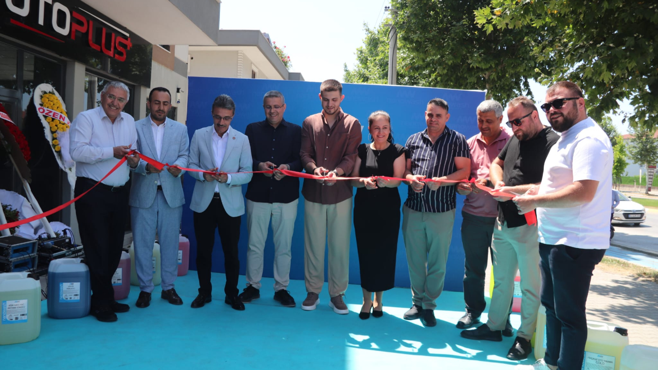 Nanowash Auto Market Showroom görkemli törenle açıldı