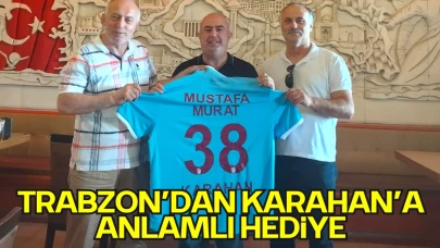 Millî Yol  Partisi Teşkilatından Gazeteci Mustafa Murat Karahan’a Trabzonspor Forması Hediyesi