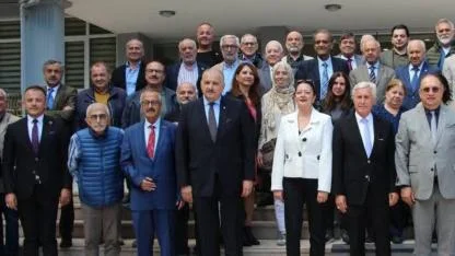 Hür Düşünce Hareketi’nden “Aya Bakış” Toplantısı: Yeni Jeopolitik Dengelerin Eşiğinde İklim Göçleri Konuşuldu