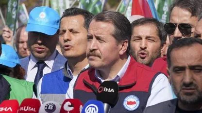 Memur-Sen, Maaş ve 3600 Ek Gösterge Talepleriyle Meclis Önünde Toplandı