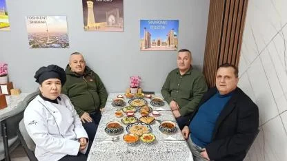 Adapazarı’nda Özbek kültürü sofralara taşındı. Selçuk ÖZKURT: "Burada sadece yemek değil, bir Özbek kültürü yaşatıyoruz"