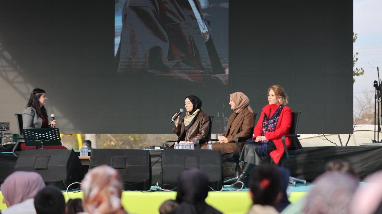 Adapazarı’nda ticarette kadının gücü panellerde konuşuldu