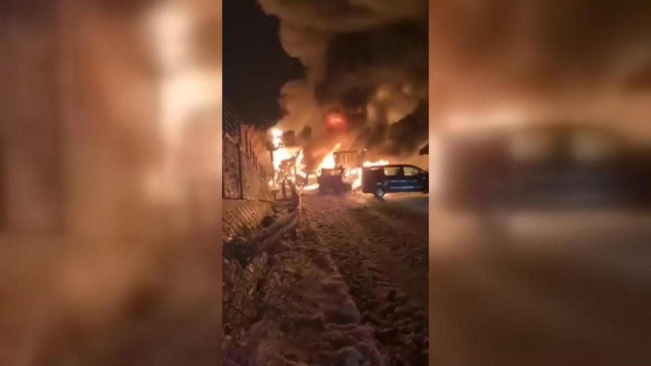 Japonyada buzlanan yolda can pazarı: 50 araç birbirine girdi | Video