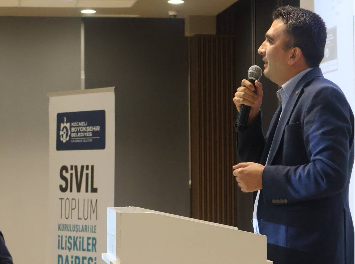 Adın Ne Reşit? Sen Söyle, Sen İşit